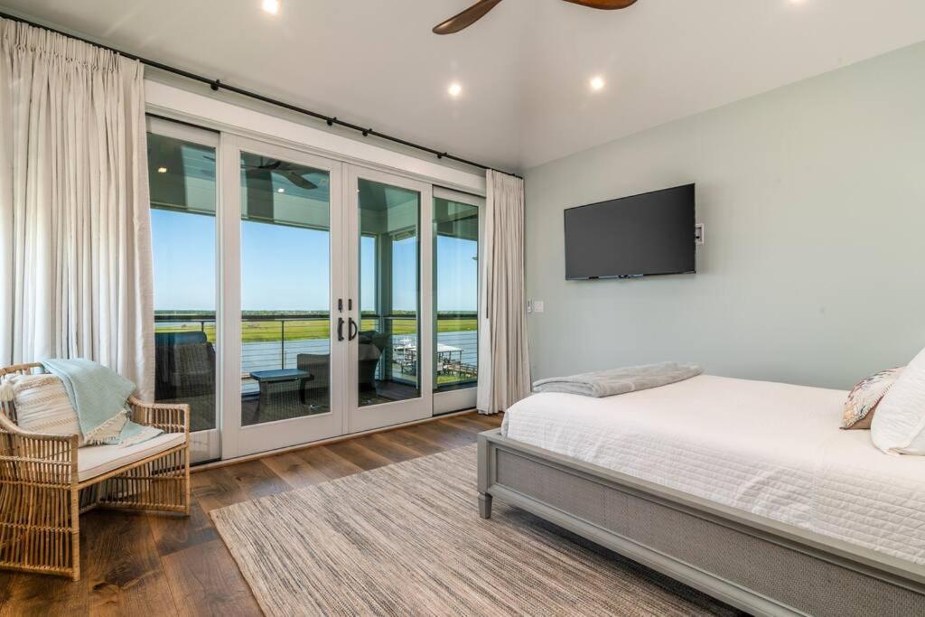 New Waterfront Home With Deep Water Dock 棕榈岛 外观 照片